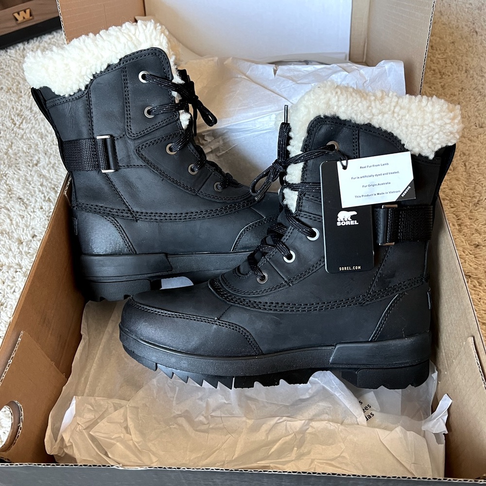 Sorel Tivoli IV size 9.5 (runs small)